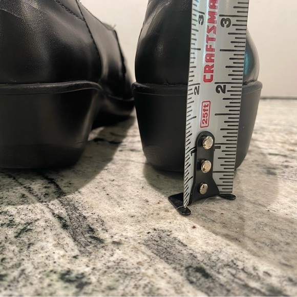 CLARKS (26101987) WOMEN'S "ESHA ESSY" BLACK LEATHER SLIP-ONS - SIZE 9M - Picture 13 of 16